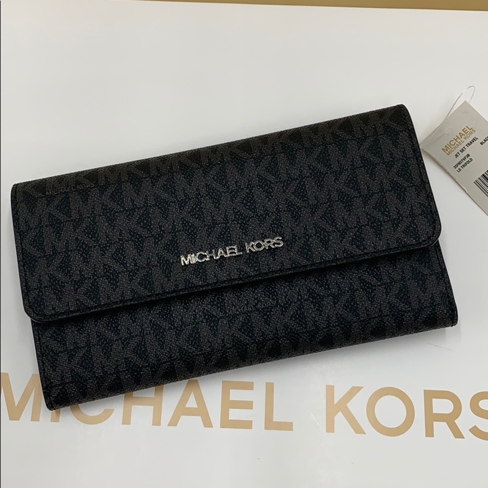 MICHAEL KORS JET SET TRAVEL LG TRIFOLD BLACK